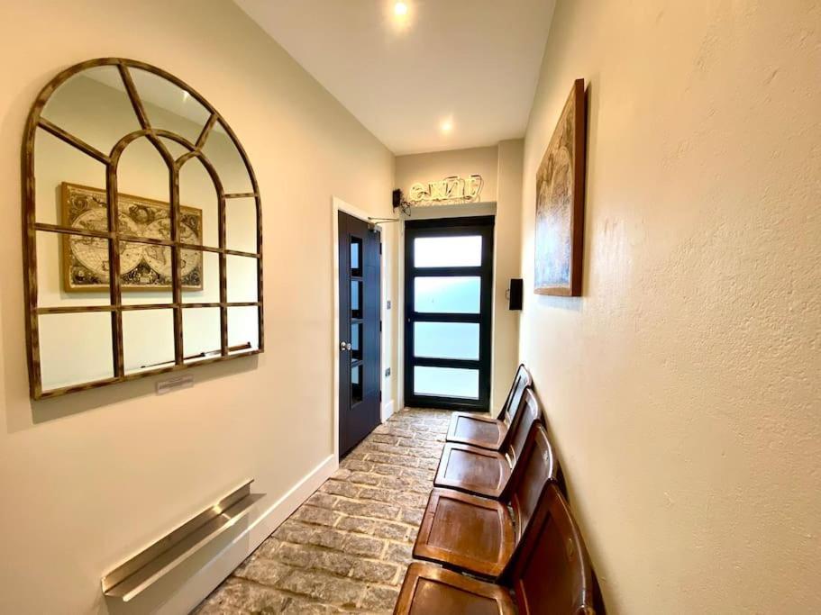 Stunning Little House On Poole Quay - Free Secure Parking & Wifi - In The Heart Of The Old Town - Great Location - Free Parking - Fast Wifi - Smart Tv - Newly Decorated - Sleeps 2! Close To Poole & Bournemouth & Sandbanks エクステリア 写真