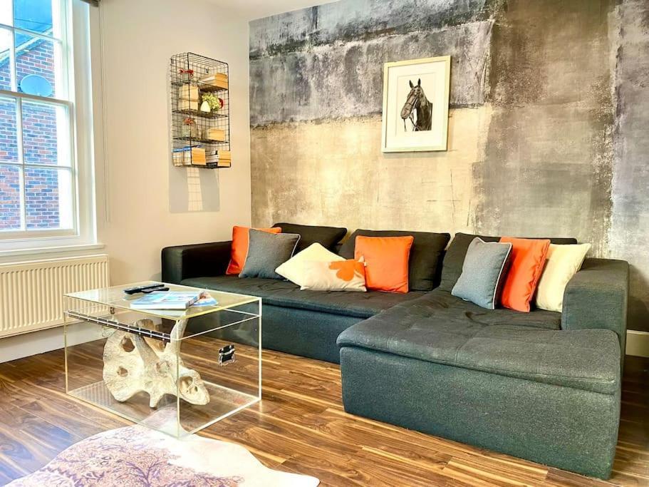 Stunning Little House On Poole Quay - Free Secure Parking & Wifi - In The Heart Of The Old Town - Great Location - Free Parking - Fast Wifi - Smart Tv - Newly Decorated - Sleeps 2! Close To Poole & Bournemouth & Sandbanks エクステリア 写真